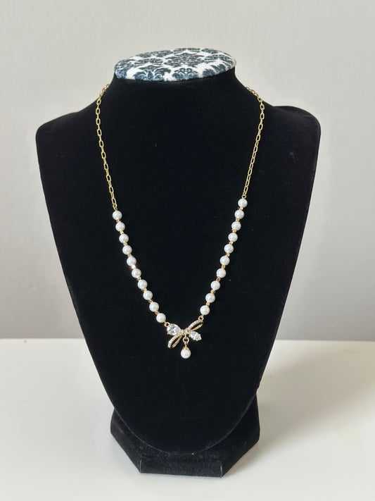 Pía Necklace