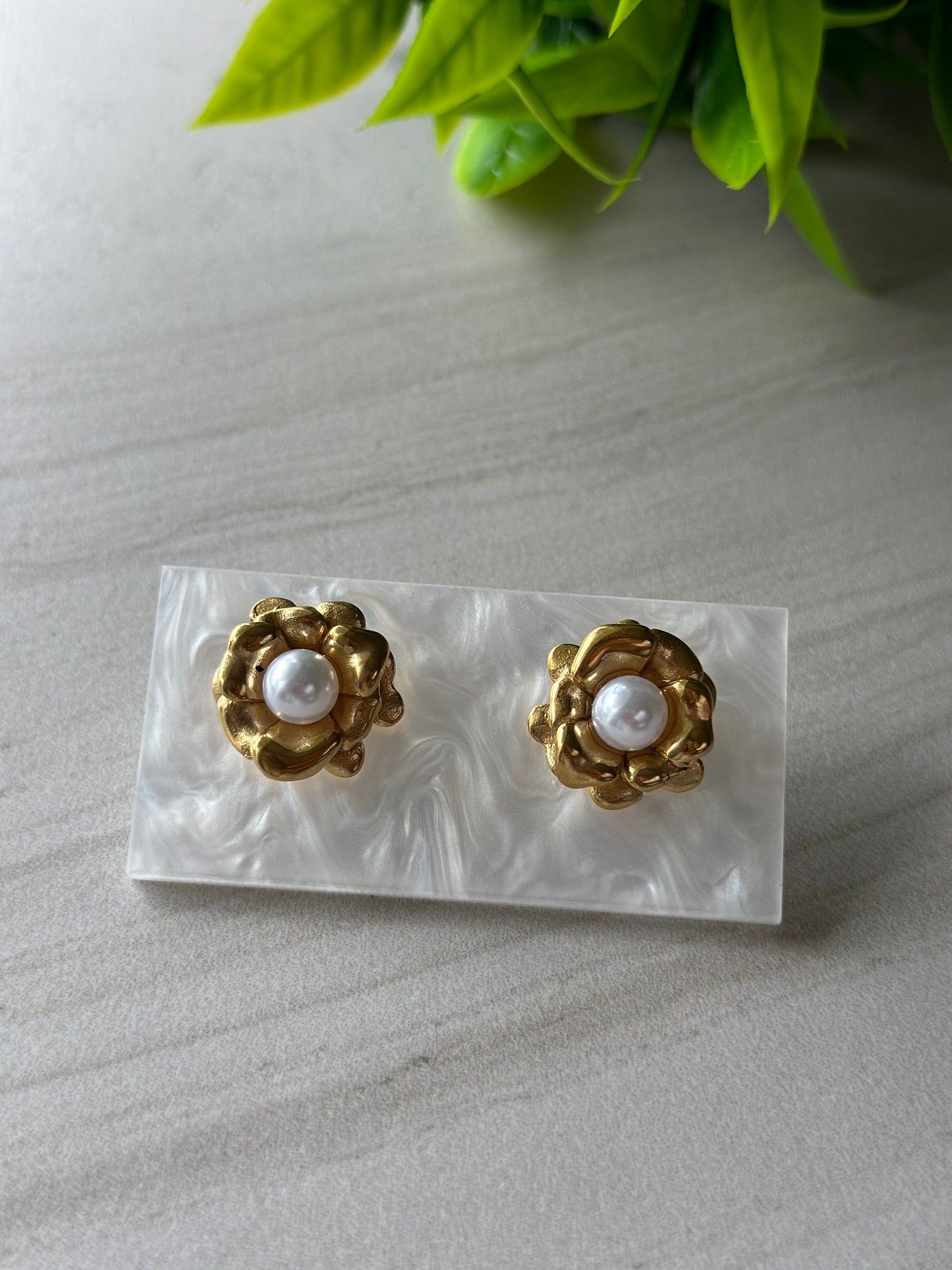 Daphne Pearl Studs
